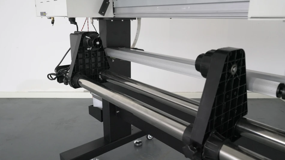 Automatyczna odwijarka – równy posuw folii DTF